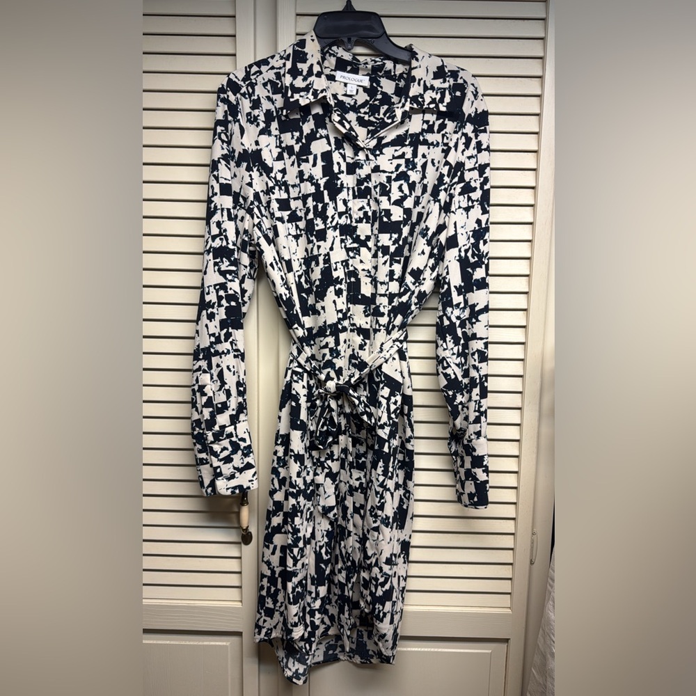 Abstract Black and White Long Sleeve Dress